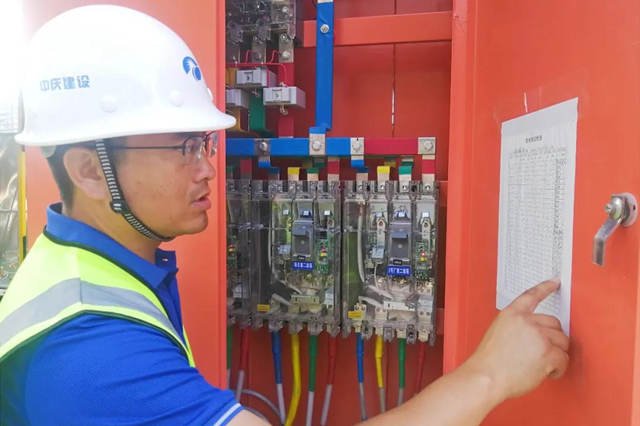 侯亮2.jpg 侯亮2.jpg