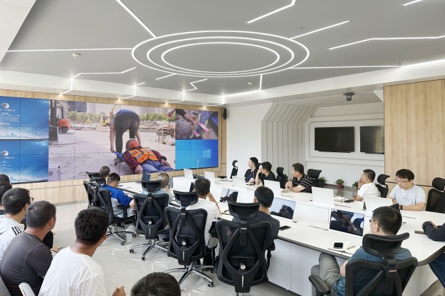 2.觀看安全生產案例警示片.jpg 2.觀看安全生產案例警示片.jpg